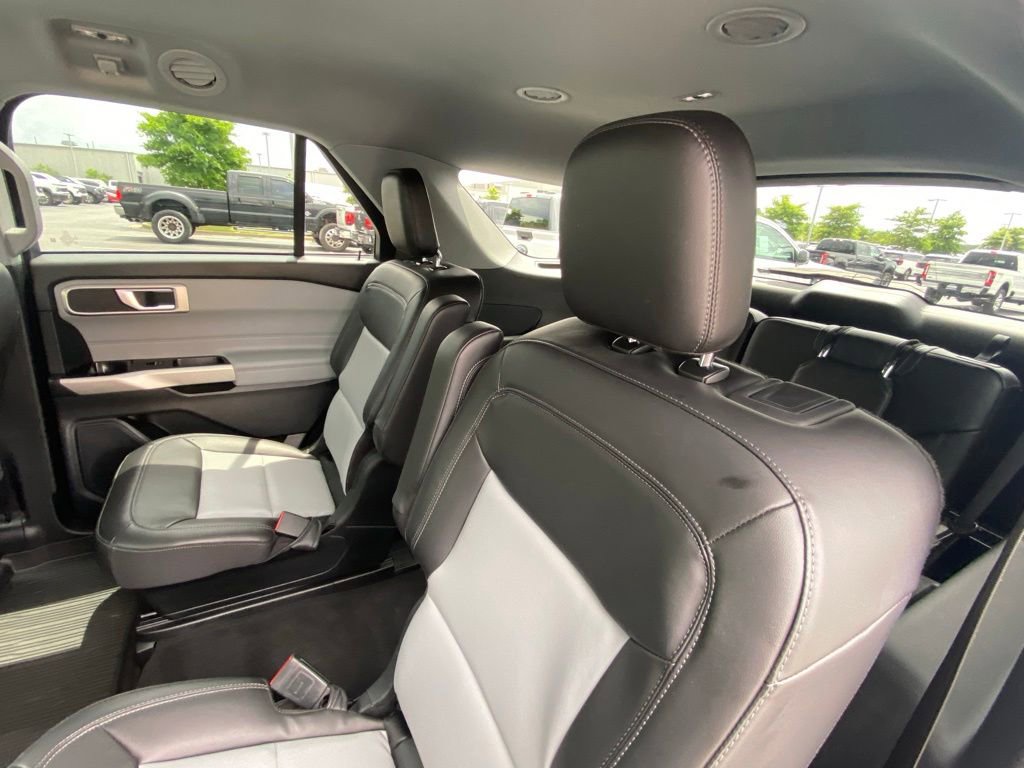 Certified 2022 Ford Explorer XLT w/ Equipment Group 202A AWD/4WD image 24