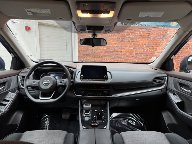 Used 2023 Nissan Rogue SV image 12