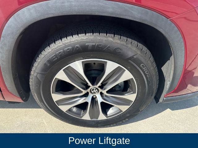 Used 2022 Toyota Highlander XLE FWD image 11