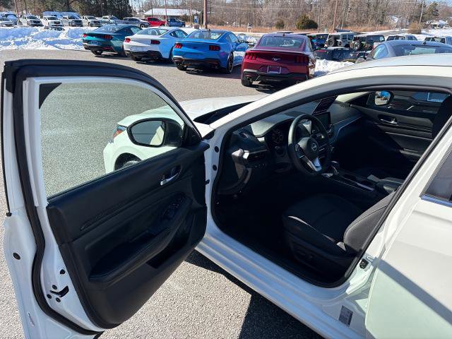 Used 2025 Nissan Altima 2.5 SV image 6