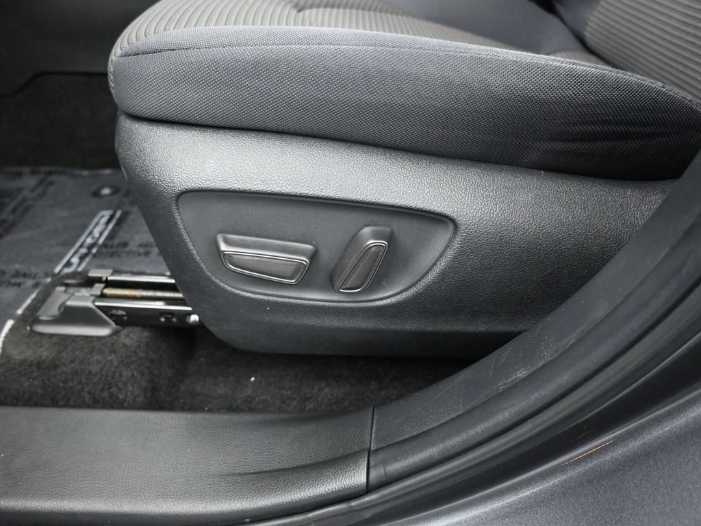 Used 2024 Toyota Highlander LE image 38