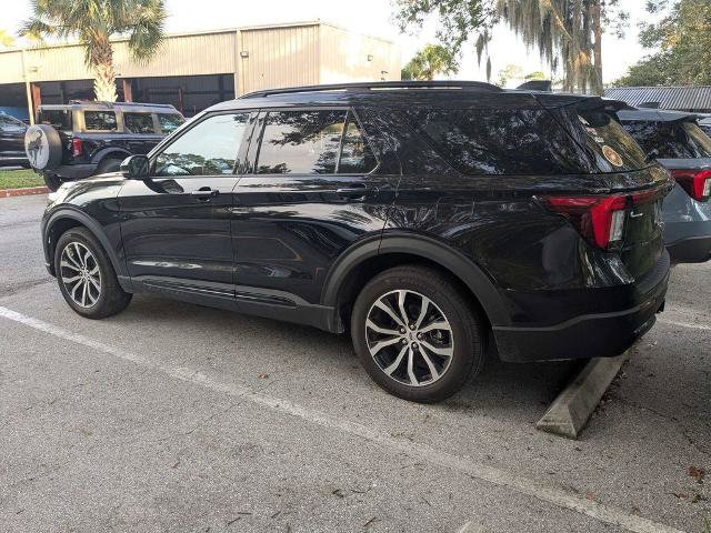 Certified 2025 Ford Explorer ST-Line AWD/4WD image 3