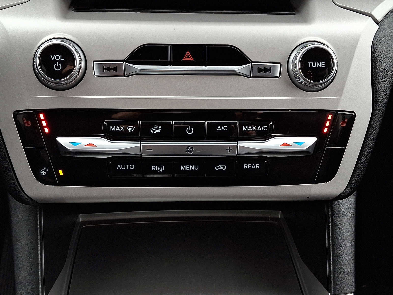 Certified 2024 Ford Explorer XLT w/ Equipment Group 202A image 17