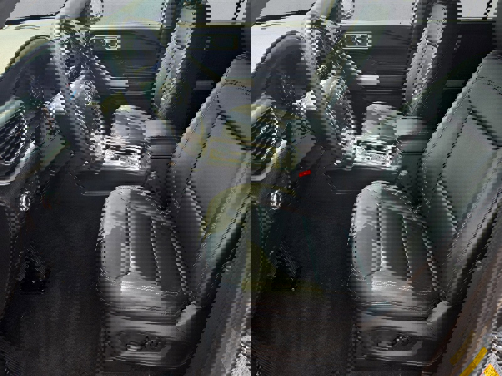 Certified 2022 Ford Explorer XLT w/ Equipment Group 202A image 11