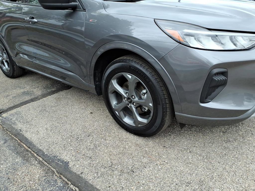 Certified 2024 Ford Escape ST-Line w/ Tech Pack #1 AWD/4WD image 5