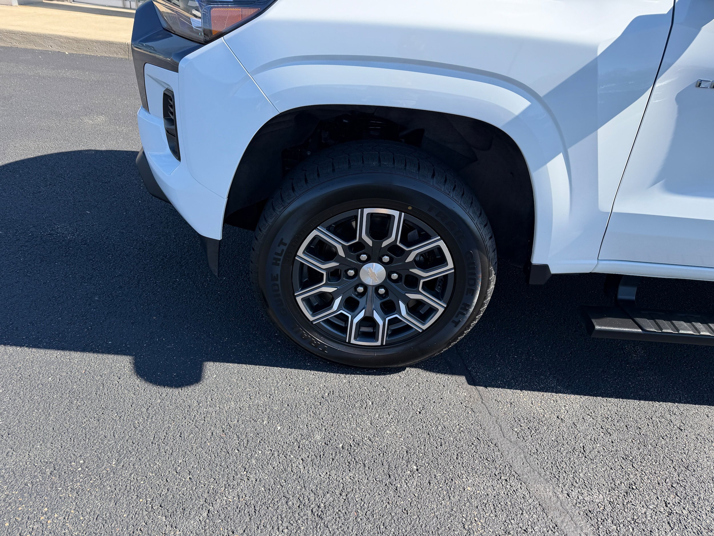 Used 2024 Chevrolet Colorado LT w/ LT Convenience Package III AWD/4WD image 12