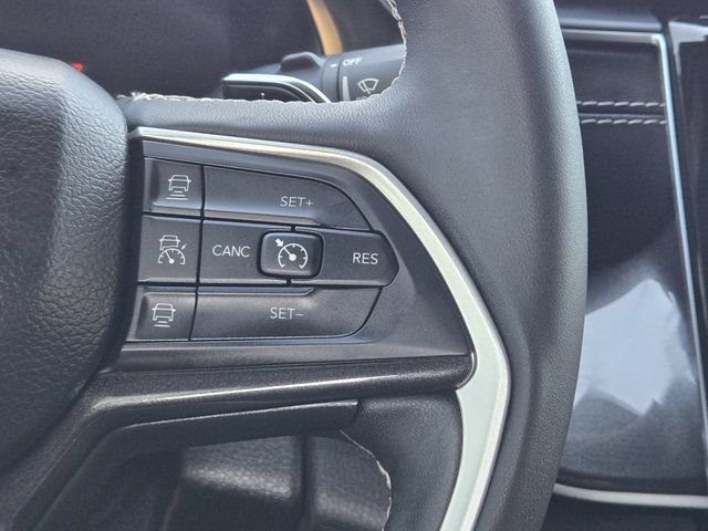 Used 2023 Jeep Grand Cherokee Altitude AWD/4WD image 27