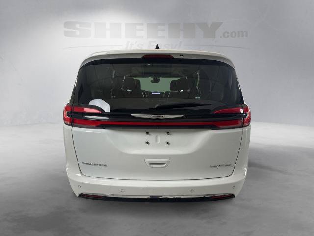 Used 2023 Chrysler Pacifica Limited FWD image 13
