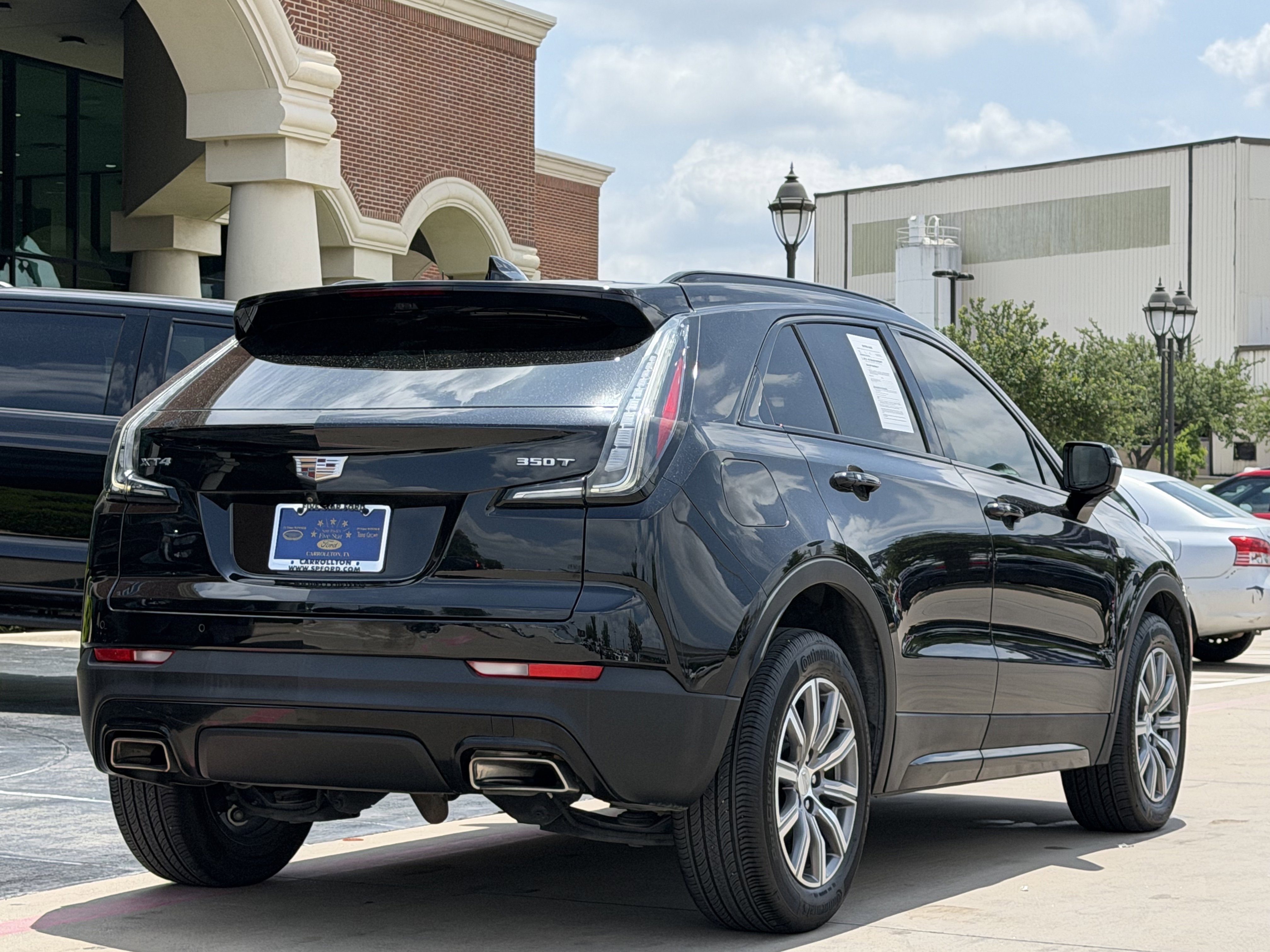 Used 2022 Cadillac XT4 Sport w/ Enhanced Visibility Package FWD image 4