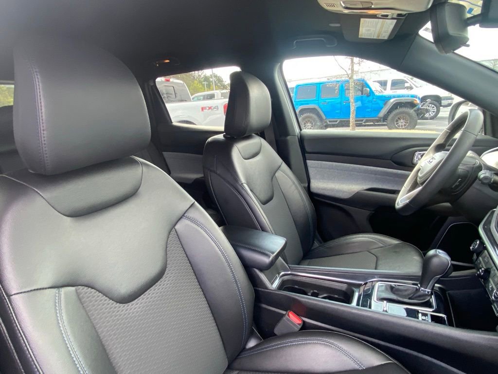 Used 2024 Jeep Compass Latitude image 29