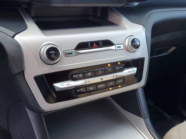 Certified 2024 Ford Explorer 2WD image 26