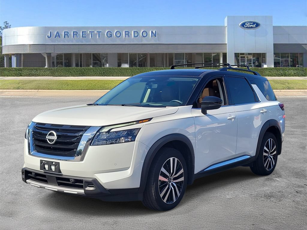 Used 2025 Nissan Pathfinder Platinum AWD/4WD image 2