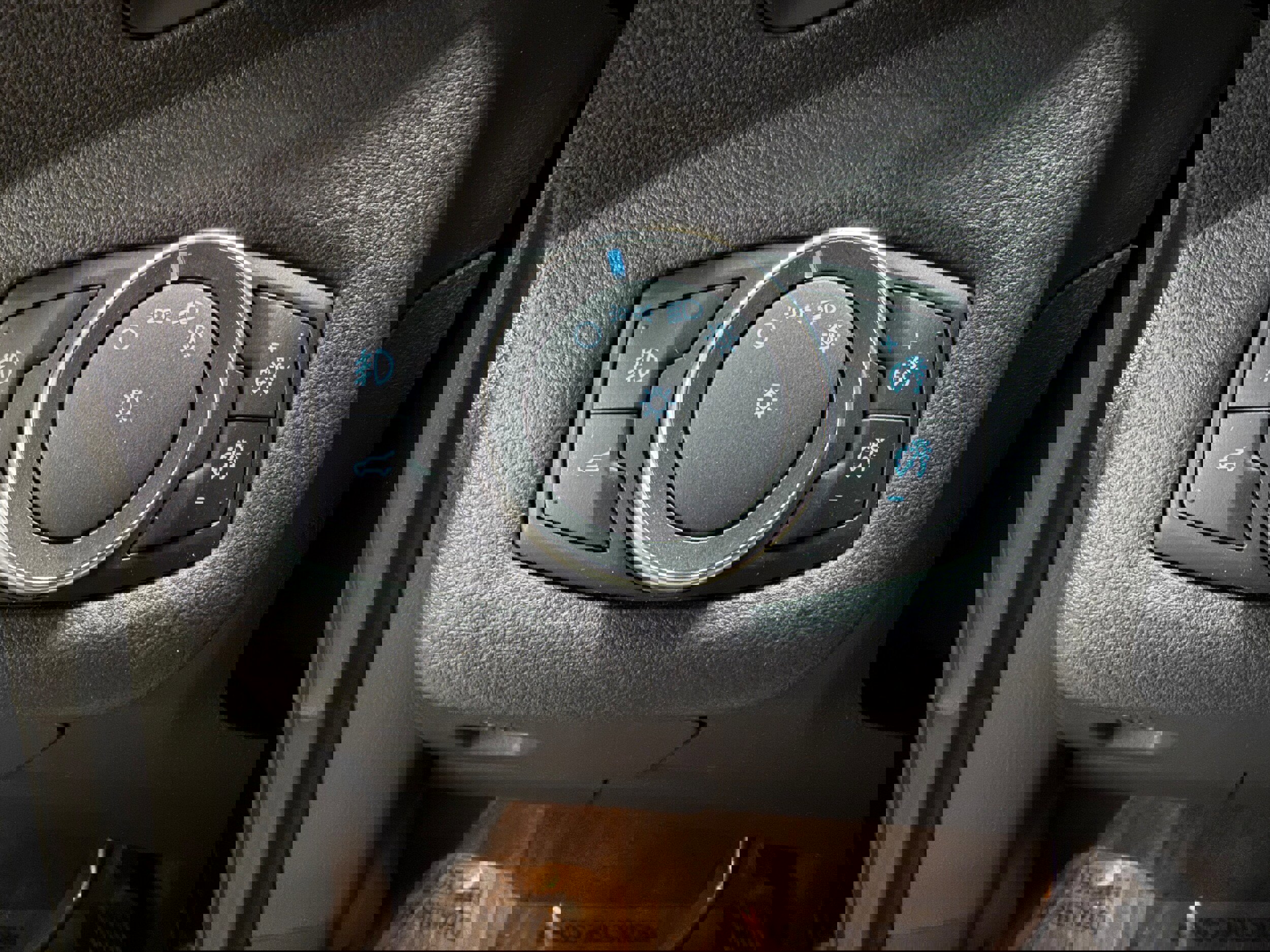 Certified 2018 Ford Escape SE w/ SE Sync 3 Package image 15