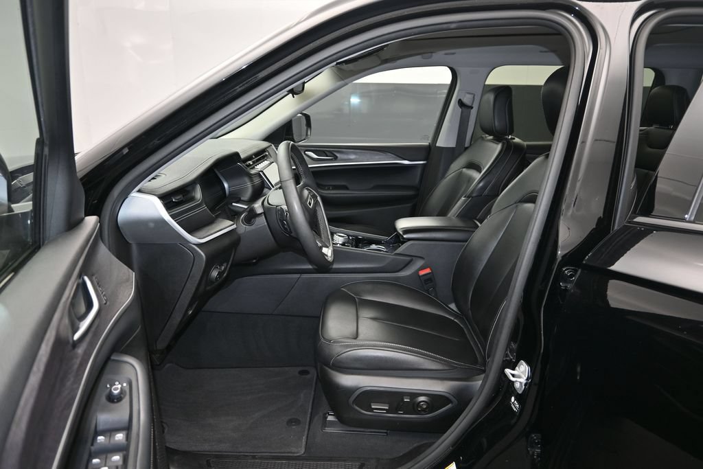 Used 2023 Jeep Grand Cherokee L Limited AWD/4WD image 17