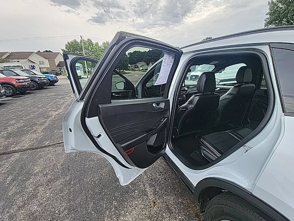 Certified 2025 Ford Escape ST-Line Select AWD/4WD image 20
