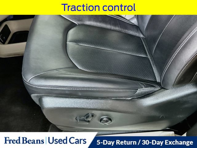 Used 2024 Chrysler Pacifica Touring-L FWD image 23