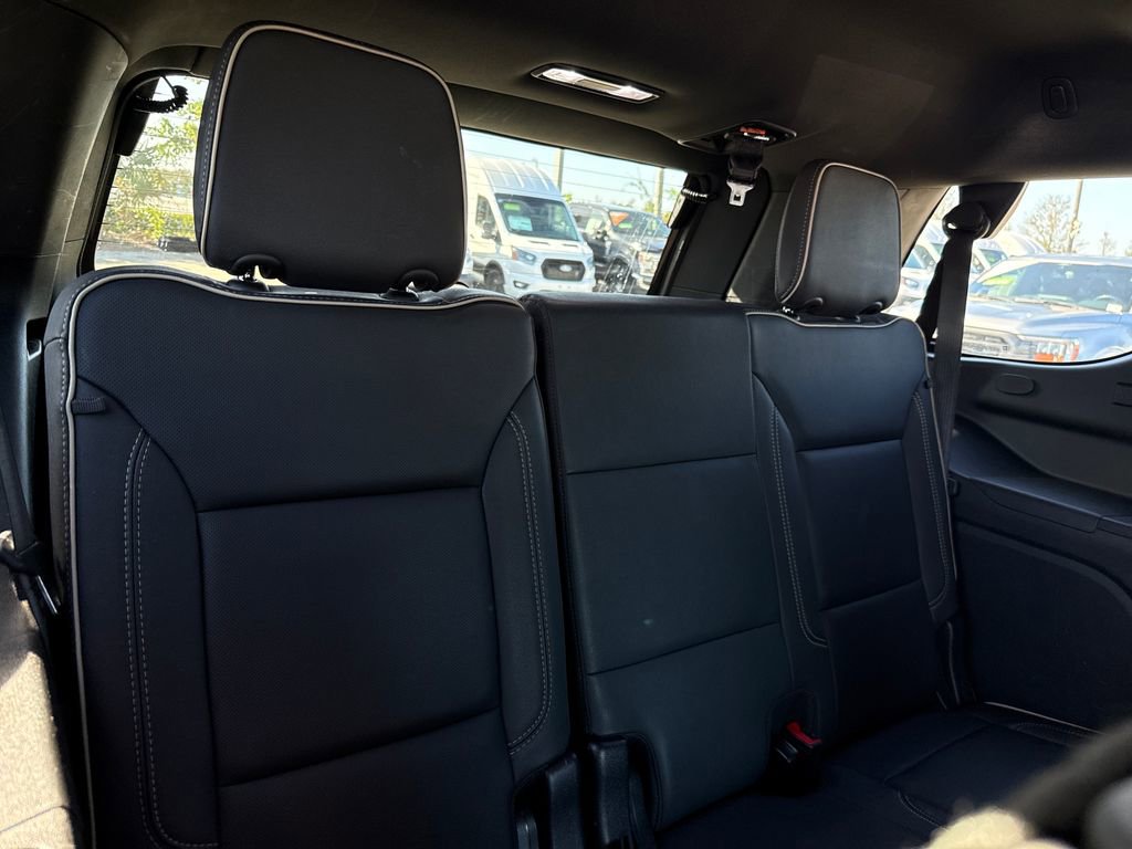 Used 2023 GMC Yukon SLT w/ SLT Luxury Package image 29