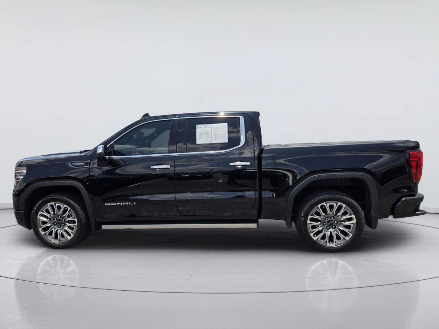 Used 2025 GMC Sierra 1500 Denali Ultimate AWD/4WD image 5
