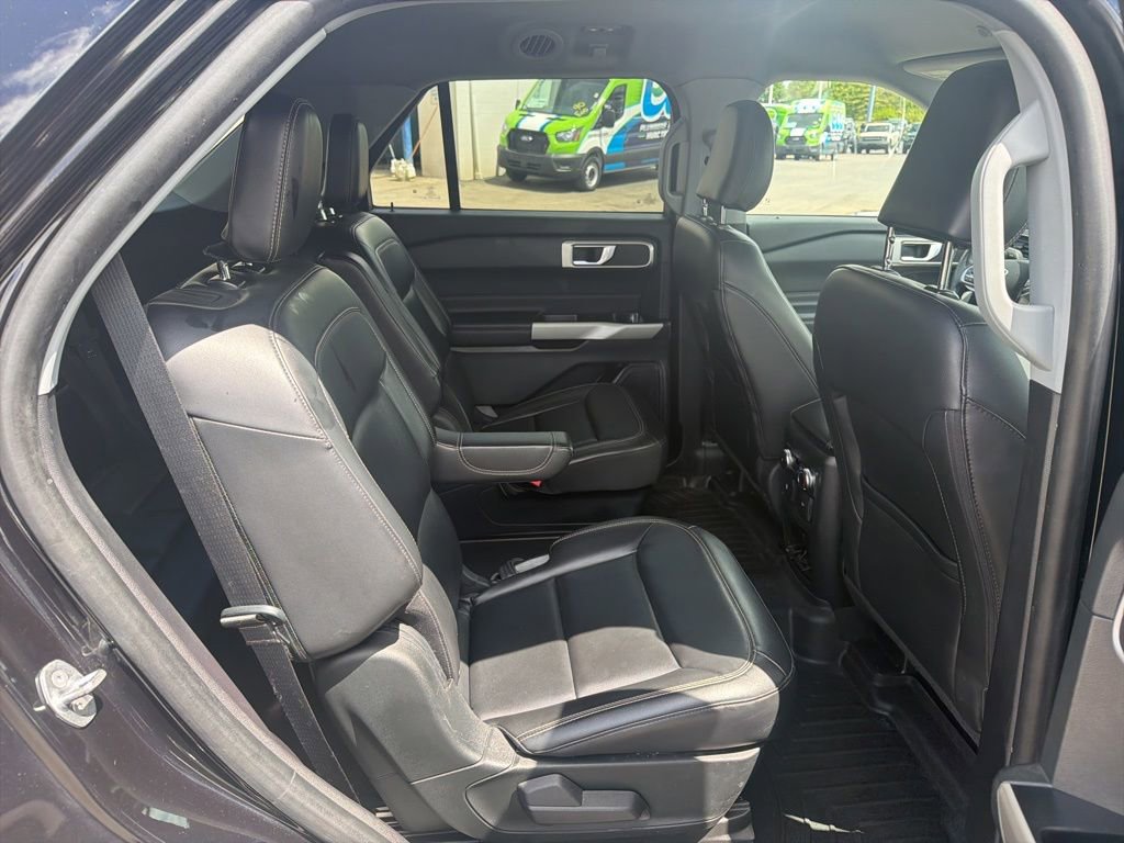 Certified 2022 Ford Explorer XLT w/ Equipment Group 202A AWD/4WD image 40