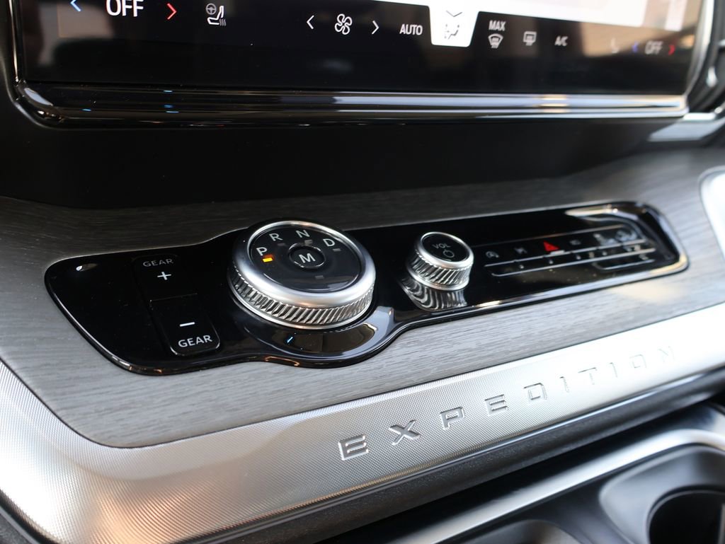 Certified 2025 Ford Expedition Platinum image 40