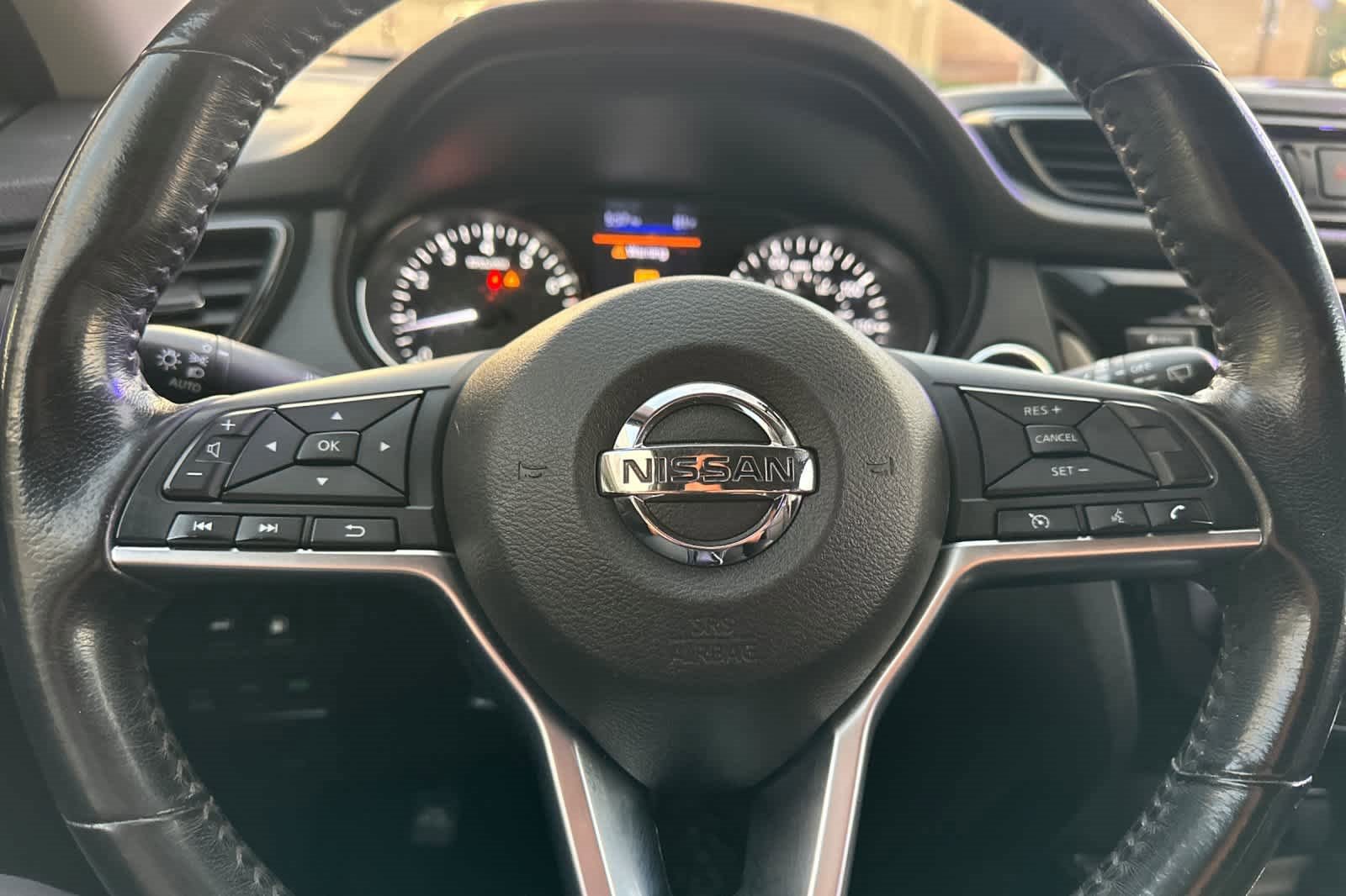 Used 2018 Nissan Rogue SV image 23