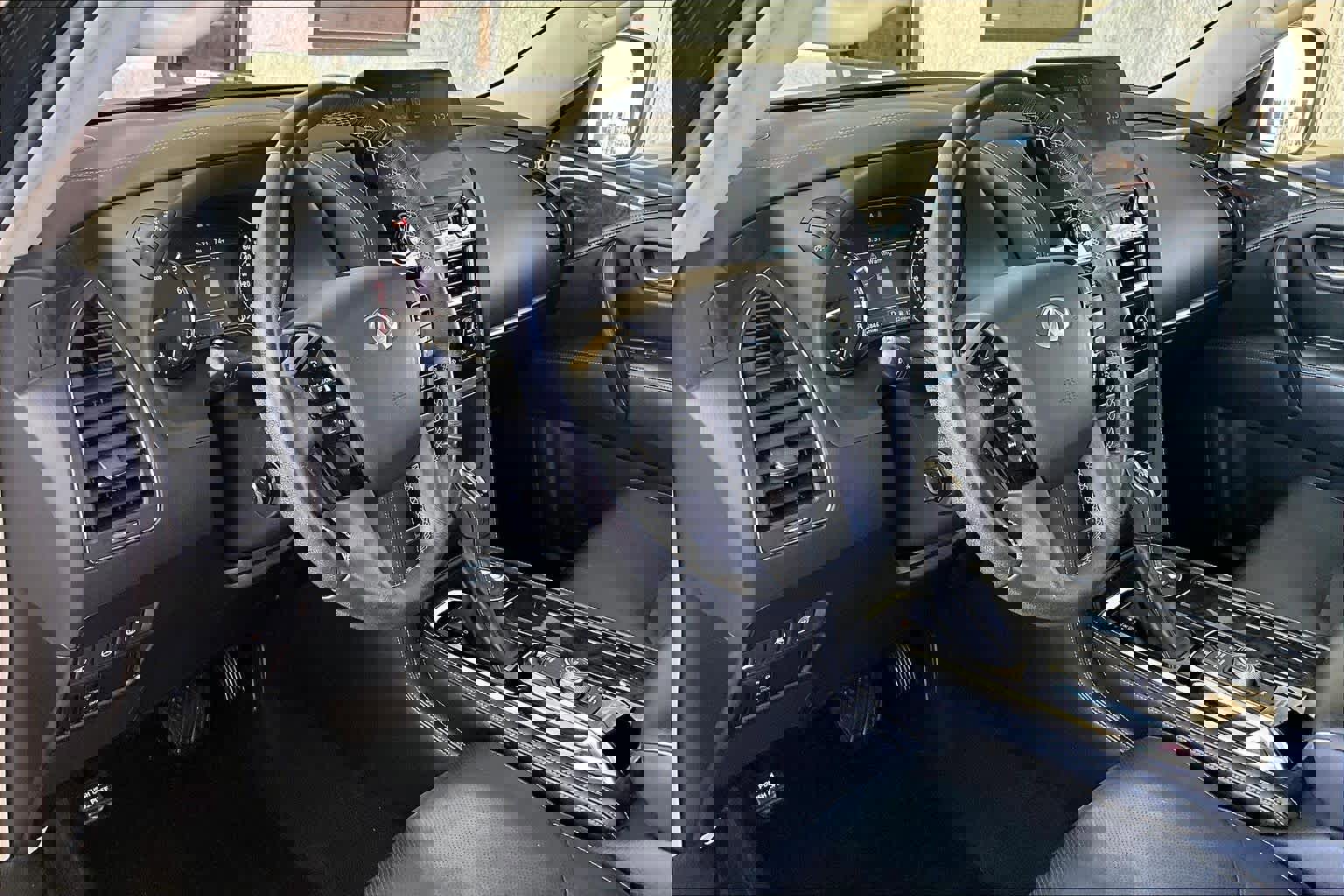 Used 2023 INFINITI QX80 Luxe w/ Cargo Package image 18