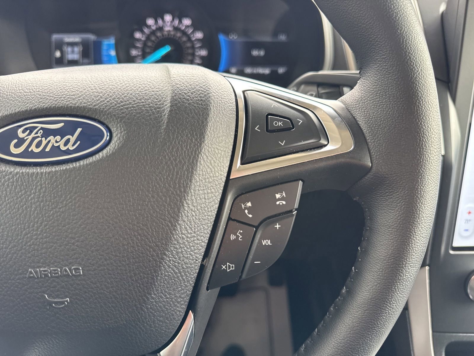 Certified 2024 Ford Edge SEL w/ Convenience Package image 27