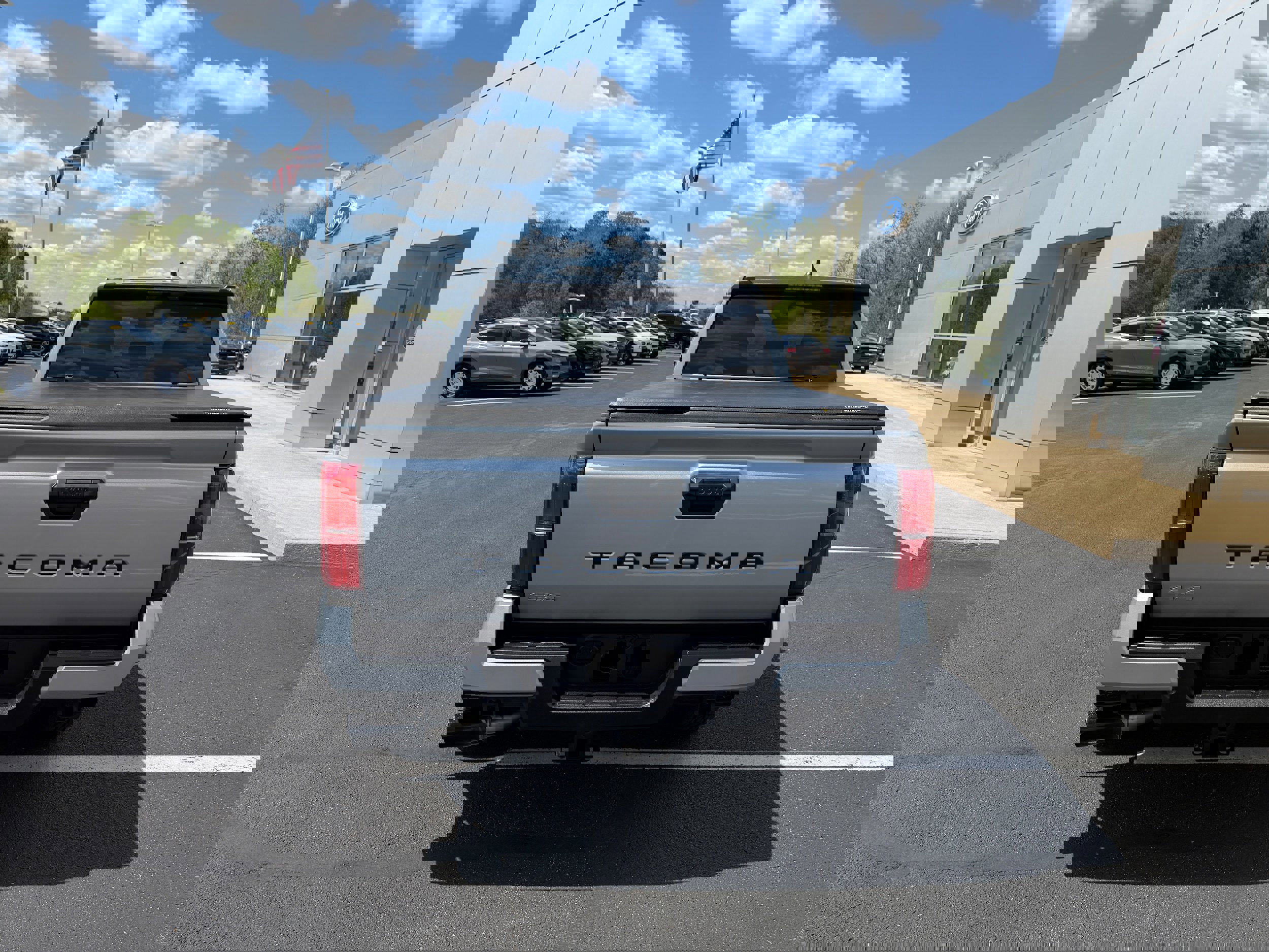 Used 2025 Toyota Tacoma SR5 image 4