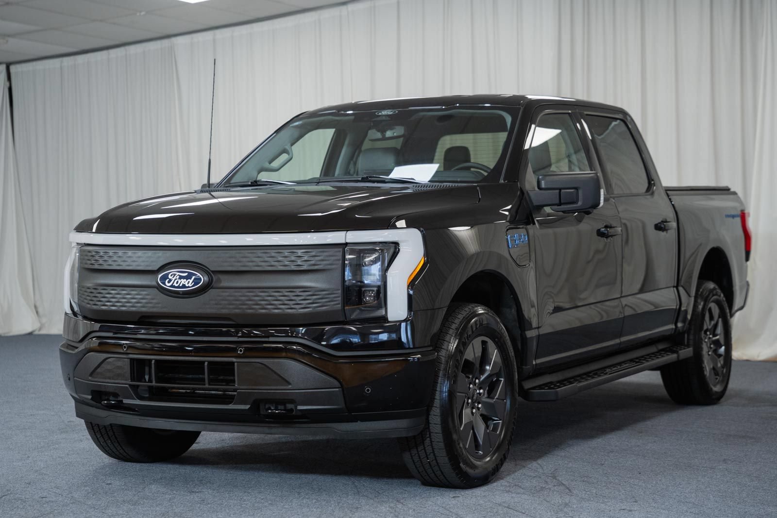 Certified 2025 Ford F150 Lightning Flash AWD/4WD image 3