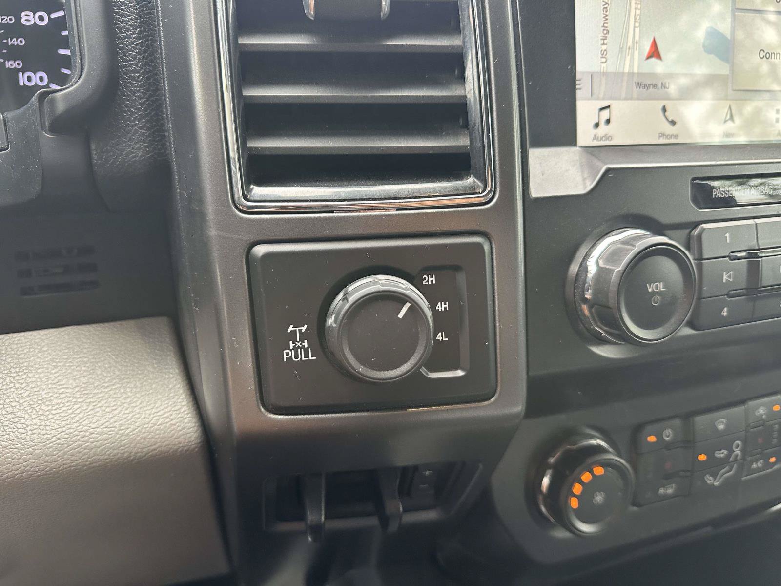 Certified 2019 Ford F250 XLT w/ XLT Premium Package AWD/4WD image 25