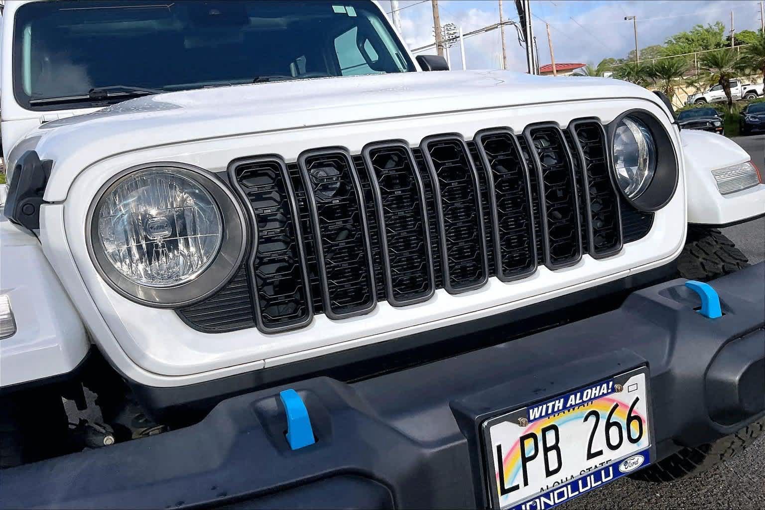 Used 2024 Jeep Wrangler Unlimited w/ Dual Top Group AWD/4WD image 33