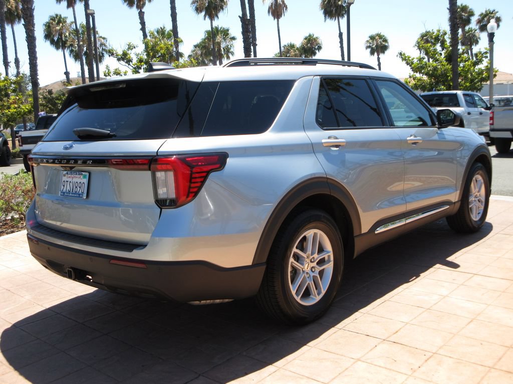 Certified 2025 Ford Explorer Active RWD image 4