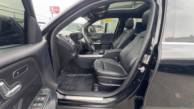 Used 2021 Mercedes-Benz GLB 250 4MATIC w/ Premium Package image 17