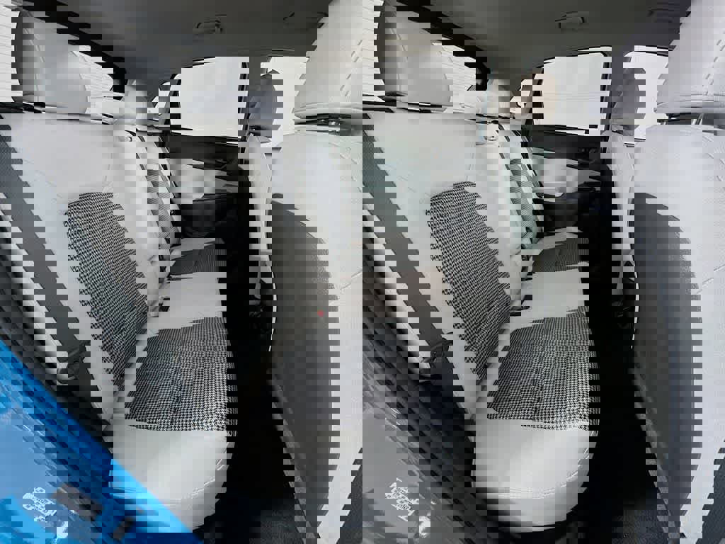 Used 2023 Hyundai Kona SE w/ Cargo Package image 30