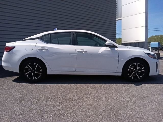 Used 2025 Nissan Sentra SV FWD image 2