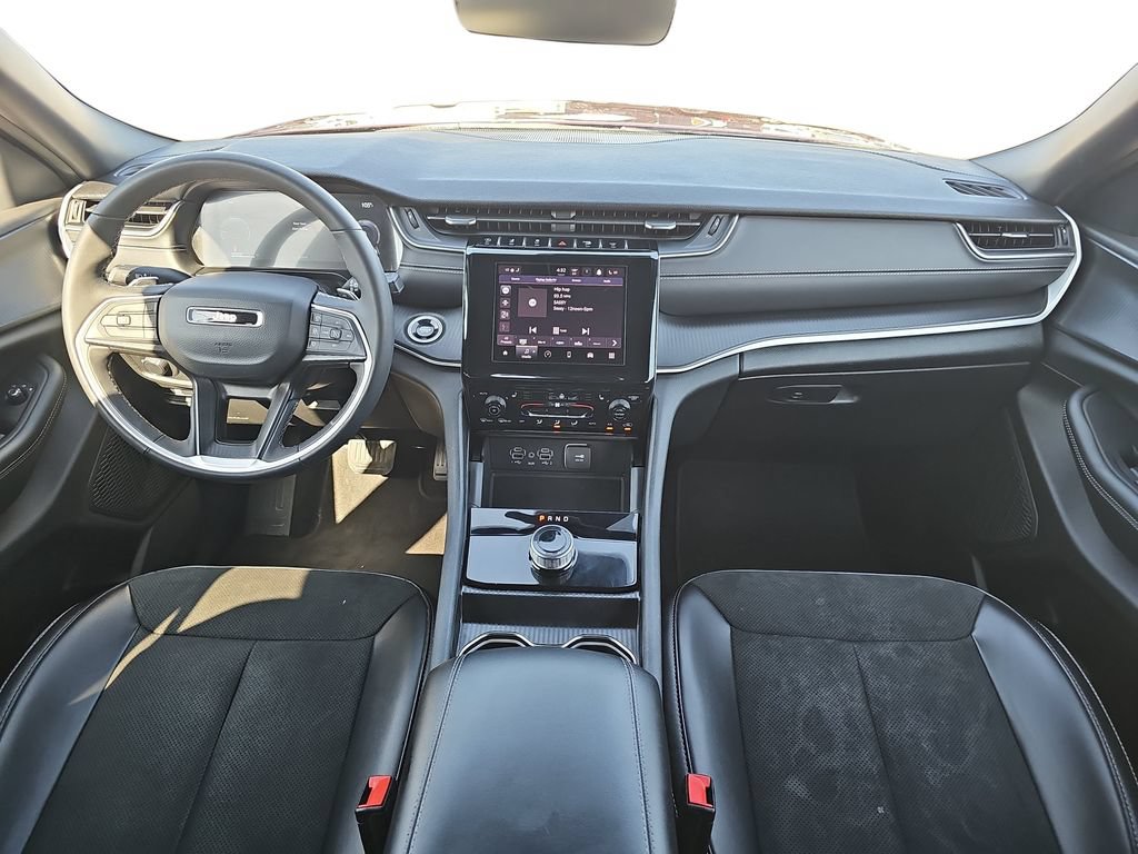 Used 2025 Jeep Grand Cherokee Altitude AWD/4WD image 9