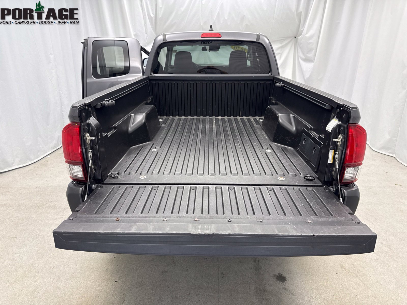 Used 2020 Toyota Tacoma SR5 AWD/4WD image 30