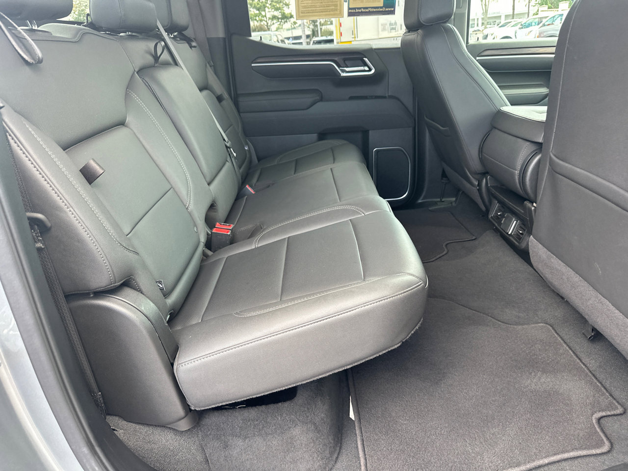 Used 2025 GMC Sierra 1500 SLT AWD/4WD image 17