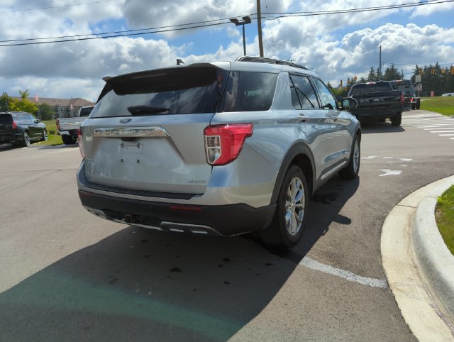 Certified 2023 Ford Explorer XLT w/ Equipment Group 202A AWD/4WD image 5
