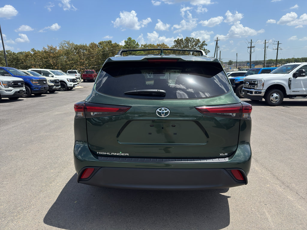 Used 2024 Toyota Highlander XLE FWD image 6