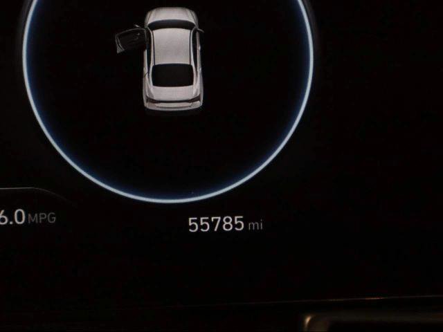 Used 2024 Hyundai Elantra SEL image 31