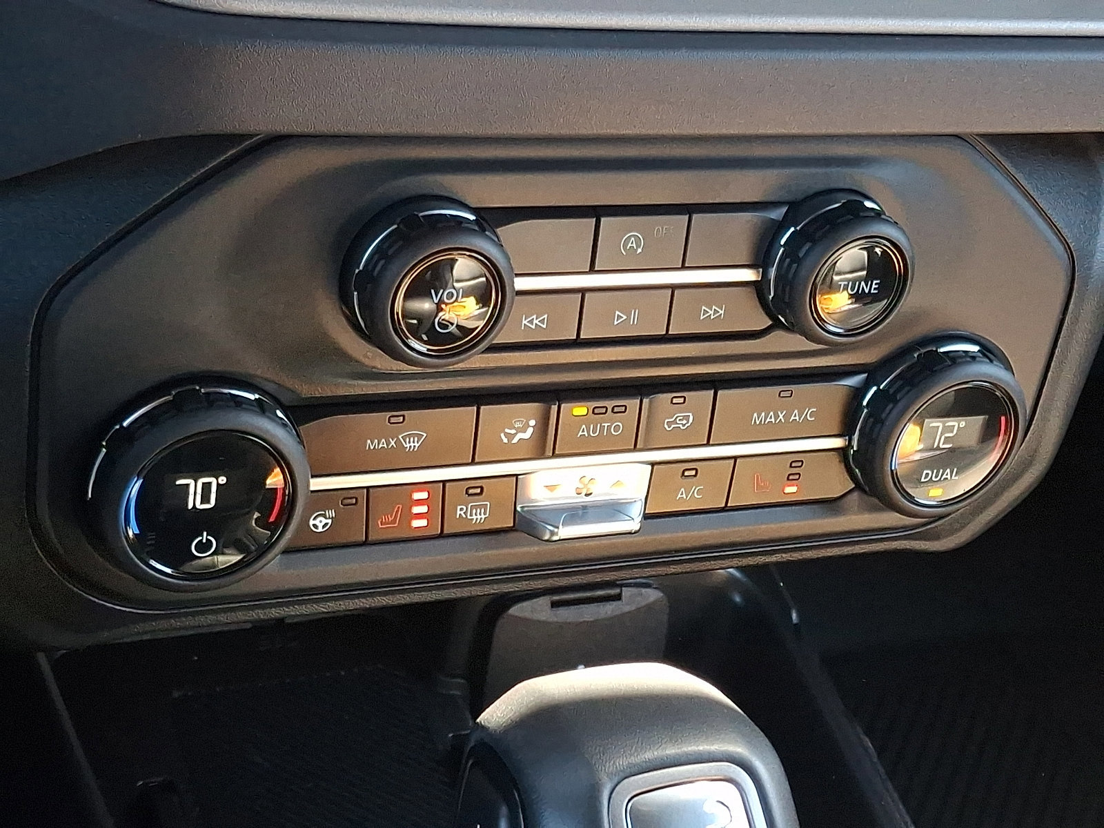 Certified 2025 Ford Bronco Outer Banks w/ Black Appearance Package image 16