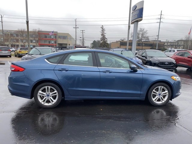 Certified 2018 Ford Fusion SE w/ Fusion SE Technology Package image 2