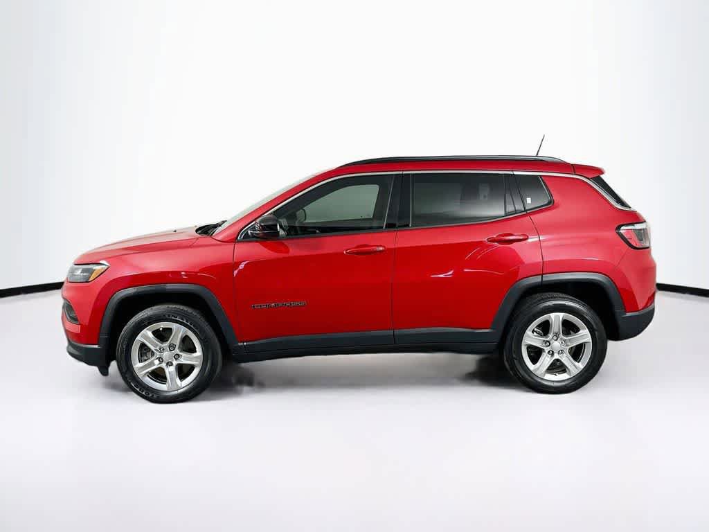 Used 2023 Jeep Compass Latitude AWD/4WD image 2