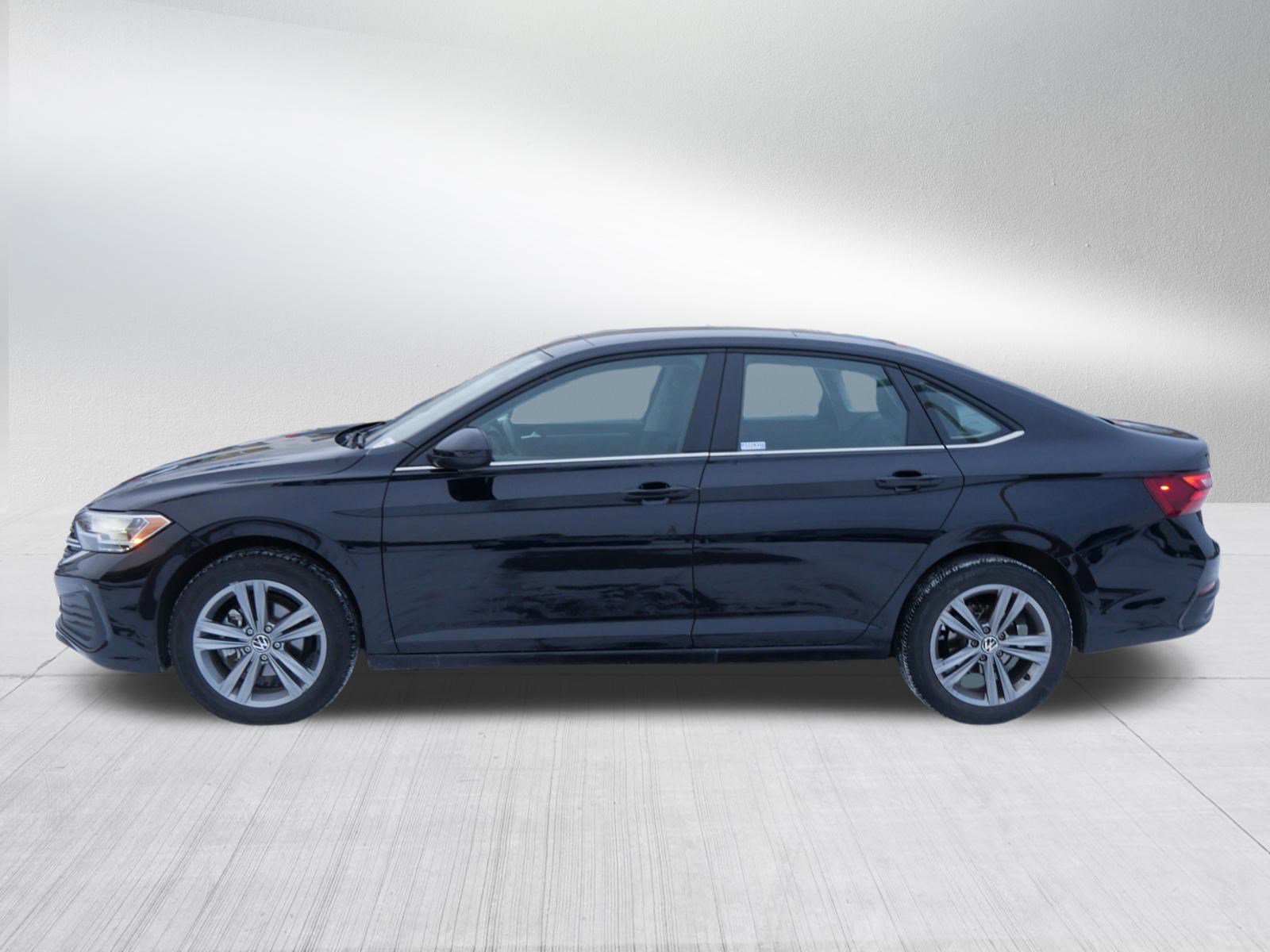 Used 2024 Volkswagen Jetta SE image 4