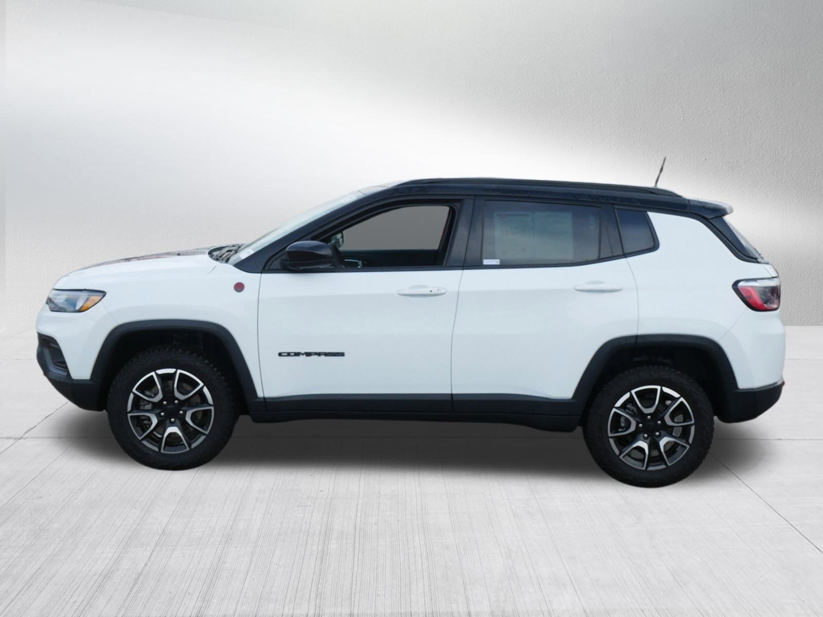 Used 2024 Jeep Compass Trailhawk video 2