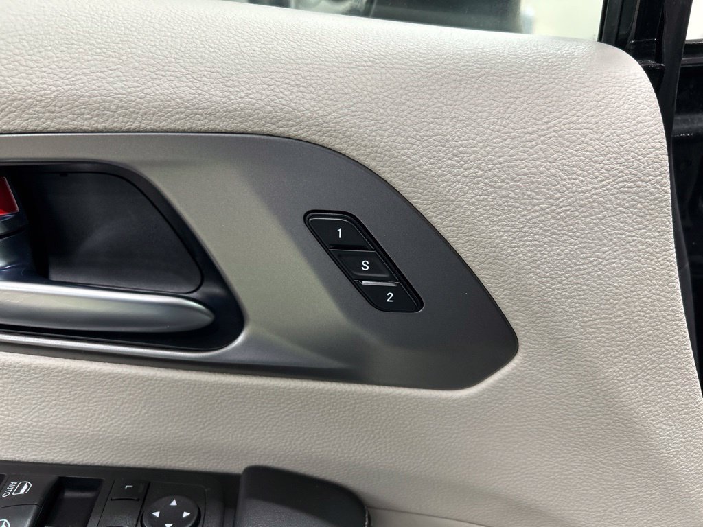 Used 2023 Chrysler Pacifica Touring-L FWD image 15