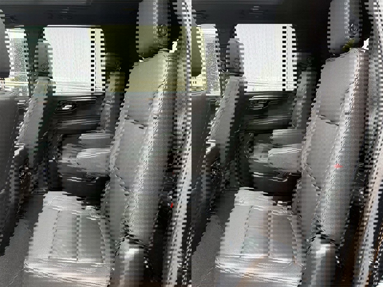 Used 2025 Chevrolet Suburban Z71 w/ Comfort Package image 27