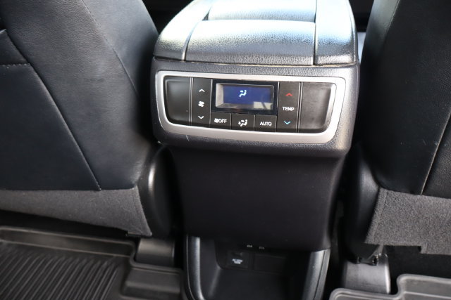 Used 2019 Toyota Highlander XLE AWD/4WD image 36