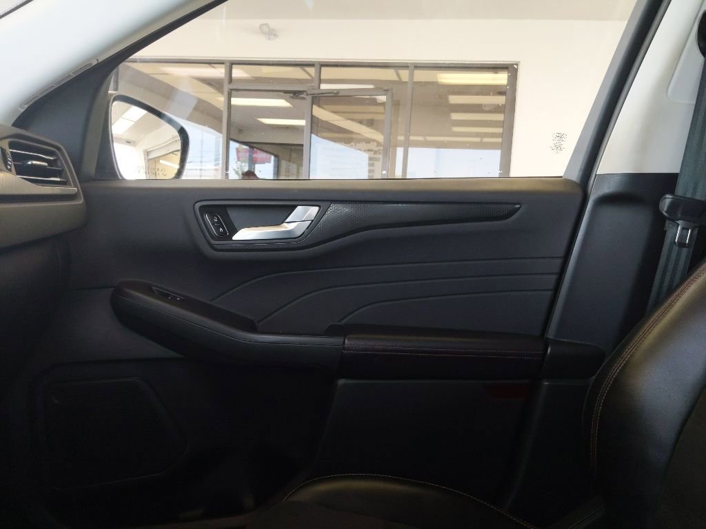 Certified 2022 Ford Escape SEL w/ SEL Stealth AWD Package image 24